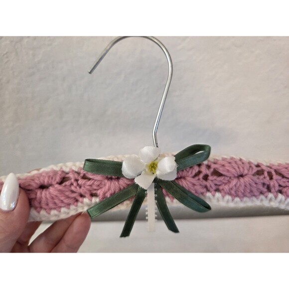Vintage Handmade Granny Crocheted Wooden Hangers Pink and Blue Lot of 3 - Picture 16 of 16
